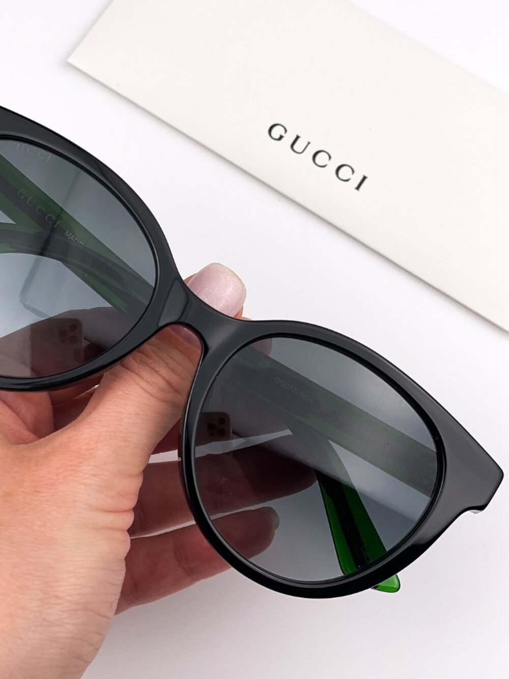 GUCCI GG0702SKN 004 BLACK GREEN RED GREY GRADIENT ROUND SUNGLASSES